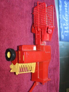 Vintage Ertl 1:16 scale New Holland Square Baler